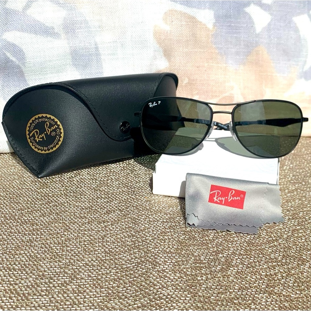 Ray-Ban :  Classic Black Sunglasses